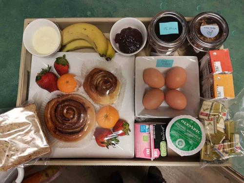 m - Resize - Breakfast tray sample